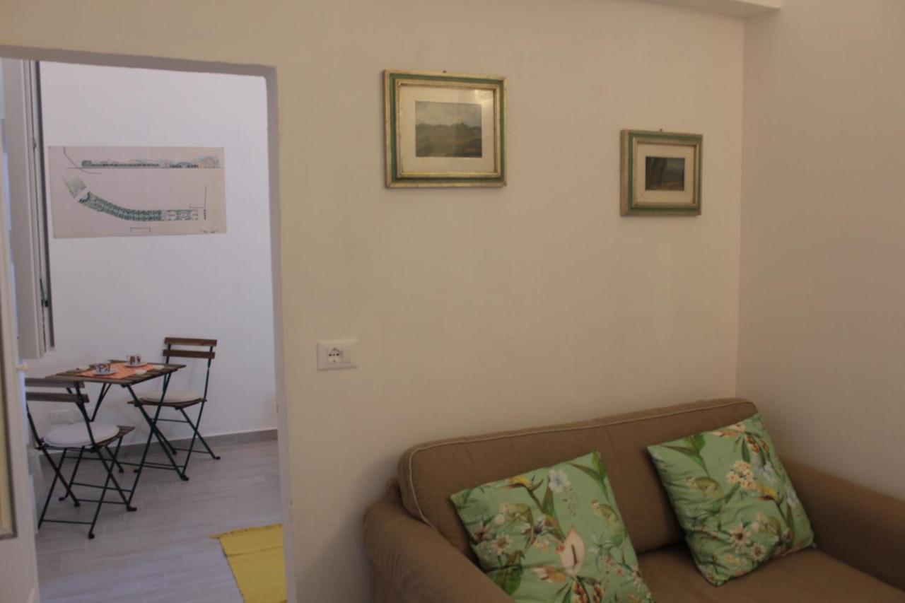 Family And Friends Studio Florence Luaran gambar